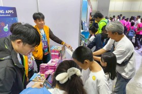 STKC ออกบูธจัดแสดงชิ้นงานชุด ตารางธาตุ ในรูปแบบ AR card สร้า ... Image 128